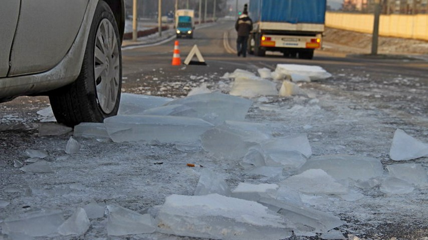 лед на дороге