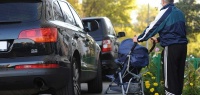 3 правила, как защитить автомобиль от повреждений на парковке во дворе